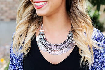 A Guide to Wearing Necklaces in Fort Lauderdale