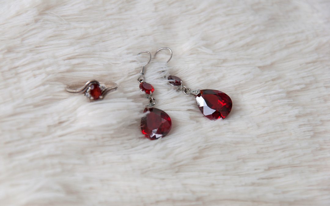 January Birthstone: Choosing Garnet Jewelry in Sunrise